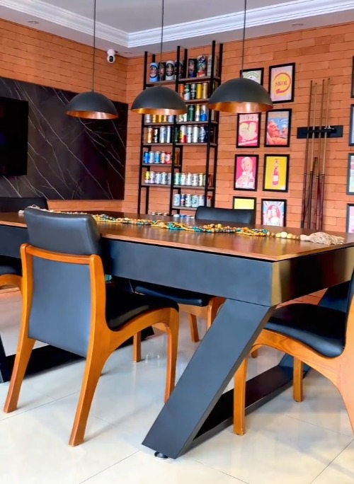 Mesa industrial gourmet e mobiliário sob medida Tomazelli